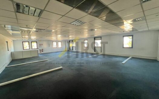 À LOUER LOCAL MIXTE AVEC 321m2 D’ENTREPÔT ET 160m2 DE BUREAUX À ANTIBES