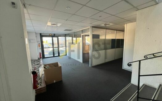 À LOUER LOCAL MIXTE AVEC 321m2 D’ENTREPÔT ET 160m2 DE BUREAUX À ANTIBES