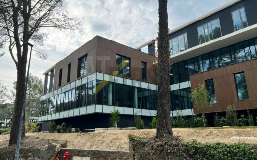 À LOUER BUREAUX NEUFS DE 647m2 EN BAIL DÉROGATOIRE À SOPHIA ANTIPOLIS