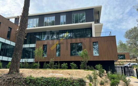 À LOUER BUREAUX NEUFS DE 647m2 EN BAIL DÉROGATOIRE À SOPHIA ANTIPOLIS
