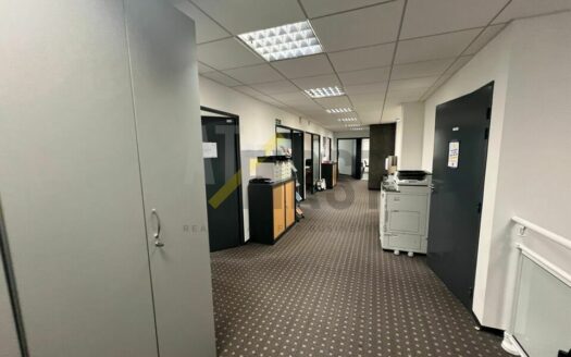 À VENDRE BUREAUX DE 370m2 À ANTIBES DANS UN BATIMENT RÉCENT